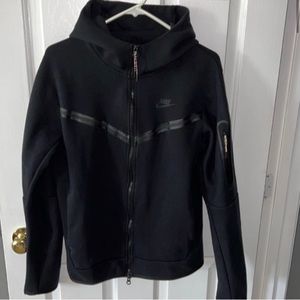 Nike Tech Fleece (NEW!)